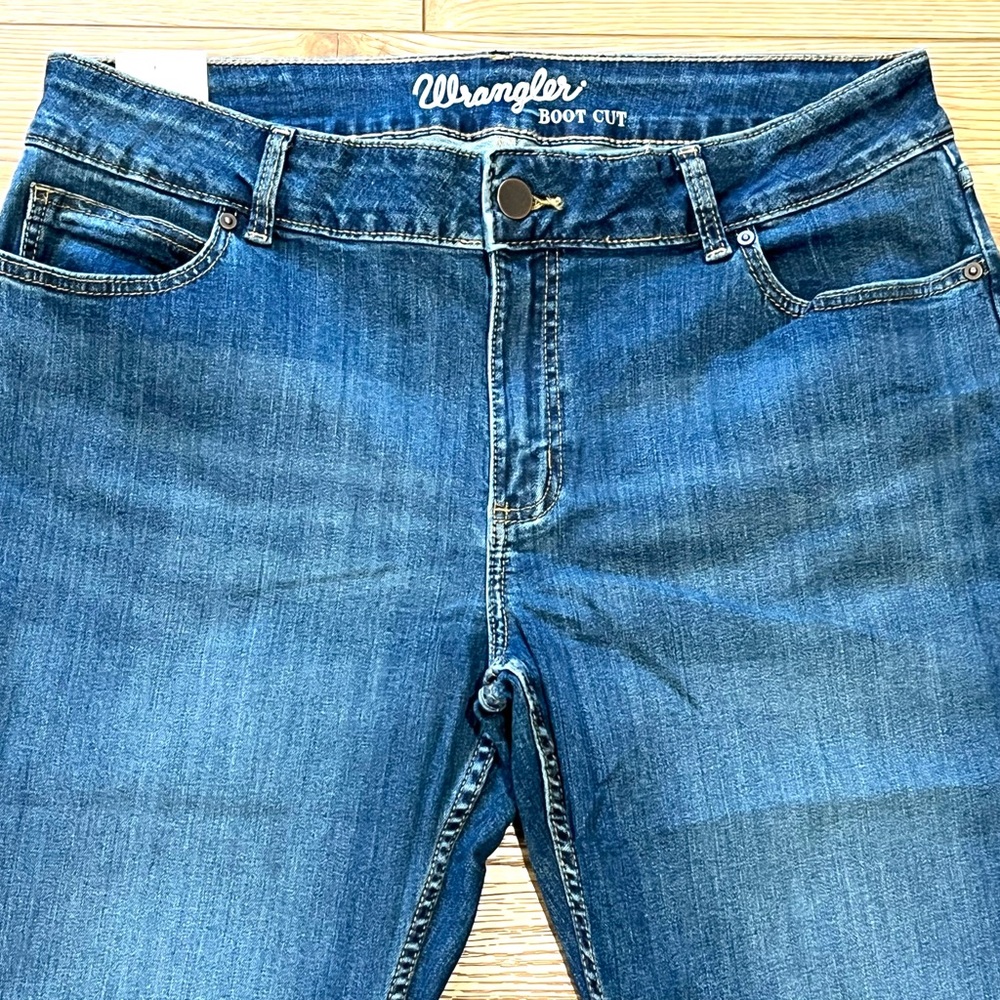 Wrangler Boot Cut Jeans Women's  (Tag 15x32) NWT Mid Rise Stretch Denim Blue
